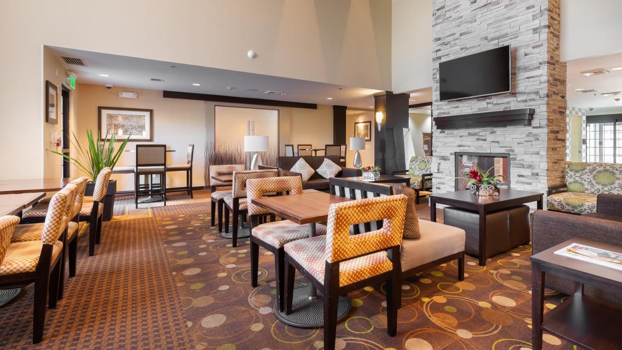 Staybridge Suites Chihuahua By Ihg Exterior foto